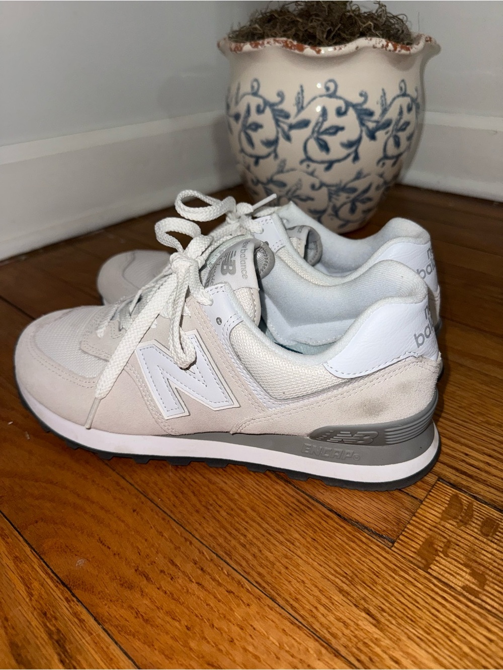 New Balance Neutral Beige & White 574 - Picture 2 of 6